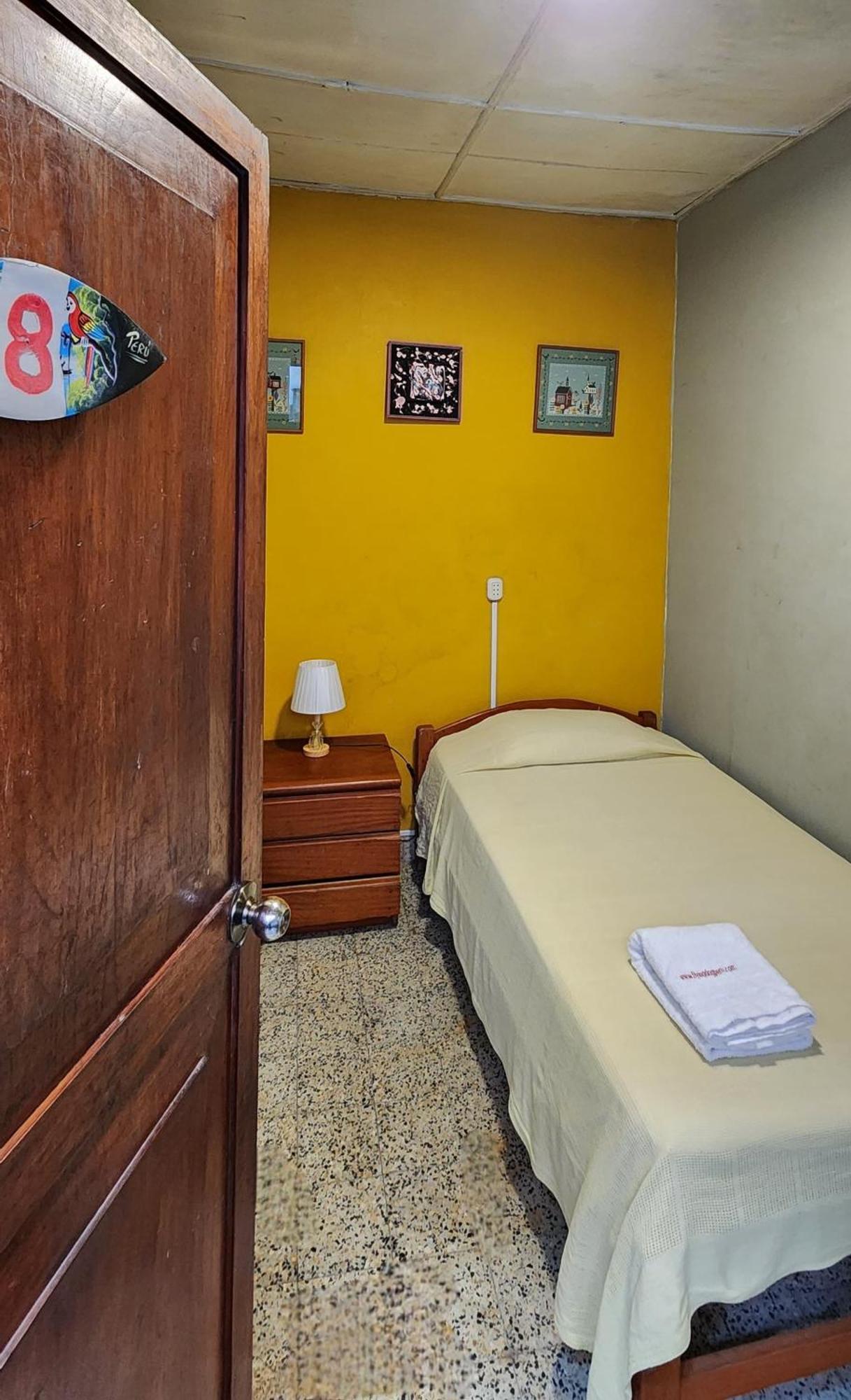 Flying Dog Hostel Iquitos Kültér fotó