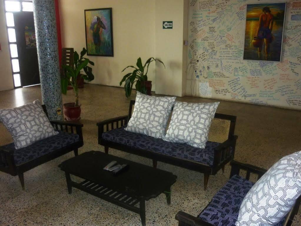 Flying Dog Hostel Iquitos Kültér fotó