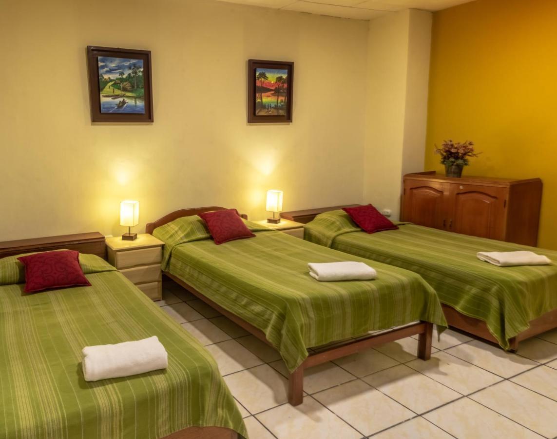 Flying Dog Hostel Iquitos Kültér fotó