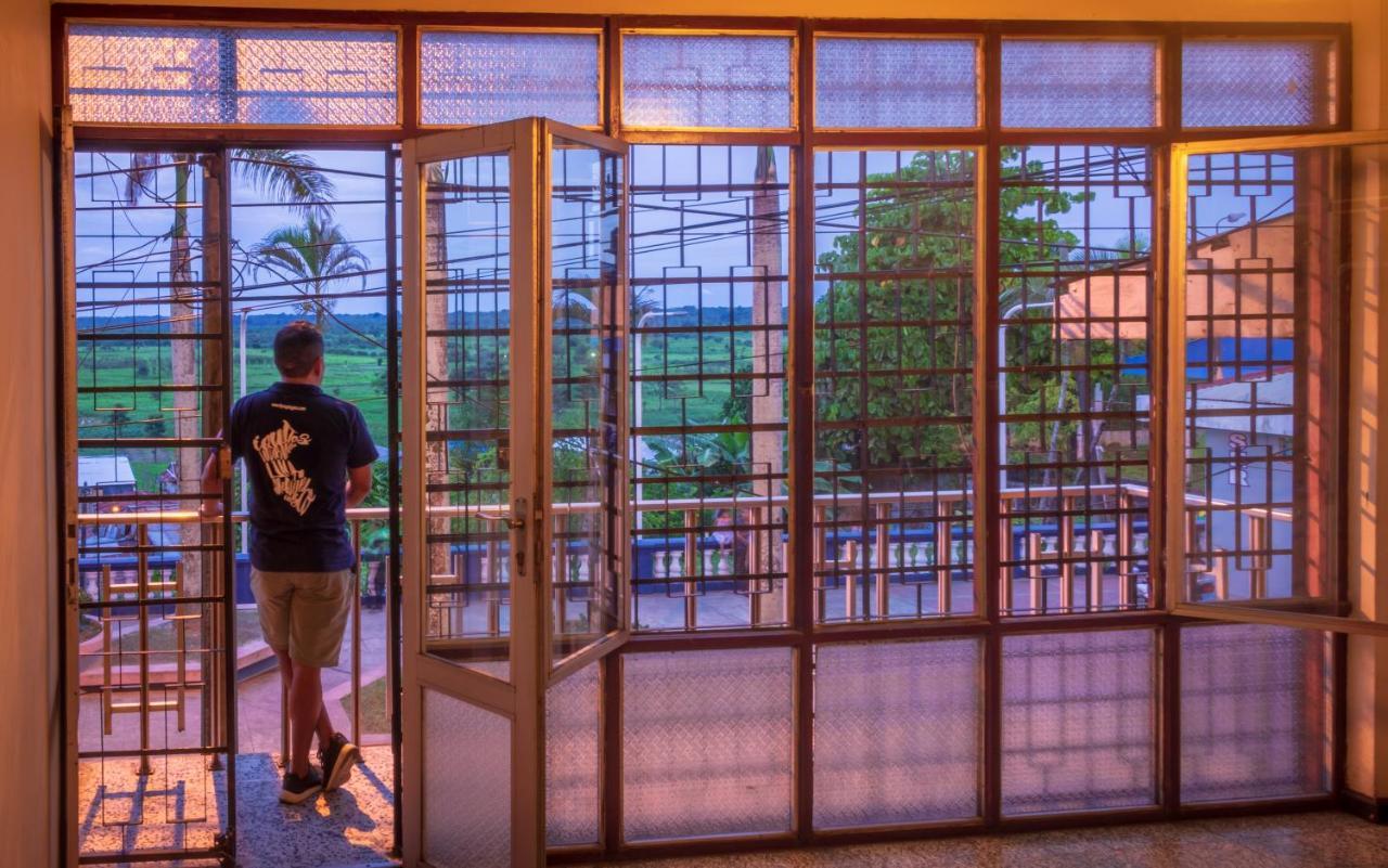 Flying Dog Hostel Iquitos Kültér fotó