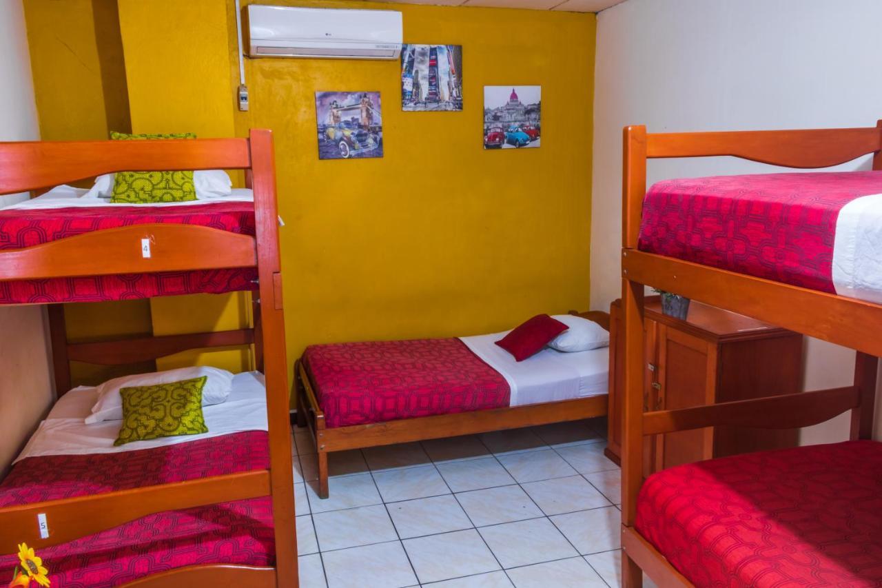 Flying Dog Hostel Iquitos Kültér fotó